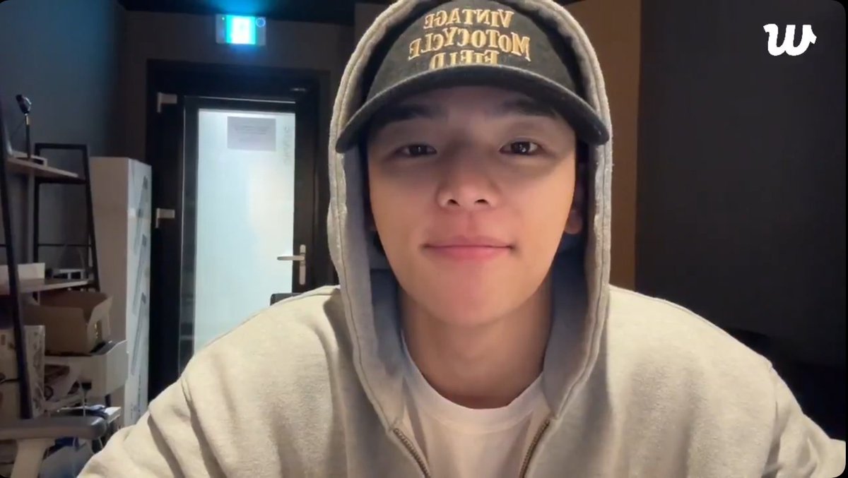 woosjinnie's tweet photo. Honestly? I'll save it for 5AM and just listen to it later... When I need to listen to Woojin, I want to listen for the first time and know that it's my first time.

#KIMWOOJIN_CUBSWILLWAIT 
#KIMWOOJIN #김우진 https://t.co/04KcnTIf6X