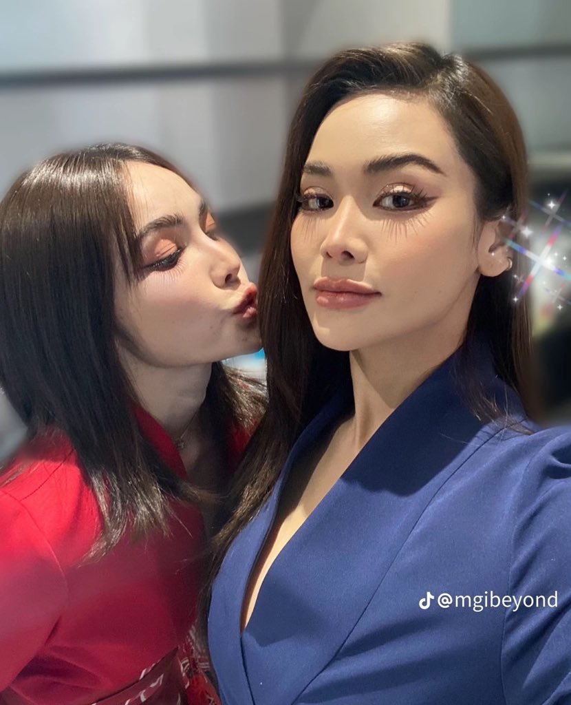 noidemood's tweet photo. HELLO ????? my brain stopped functioning they’re so stunning together https://t.co/W0dxl7ey6V