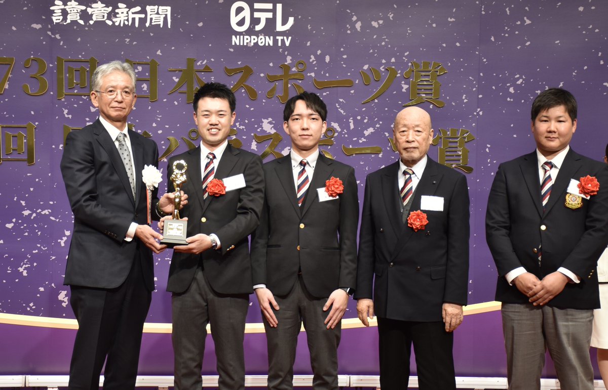 okoshi_kyudo's tweet photo. ホテルオークラ東京にて「第73回日本スポーツ賞」の授賞式があり、世界弓道大会日本代表が競技団体別最優秀賞を受賞しました。

このような名誉ある賞を授与いただき大変嬉しく思います❗️ https://t.co/04mJIh4Nqd
