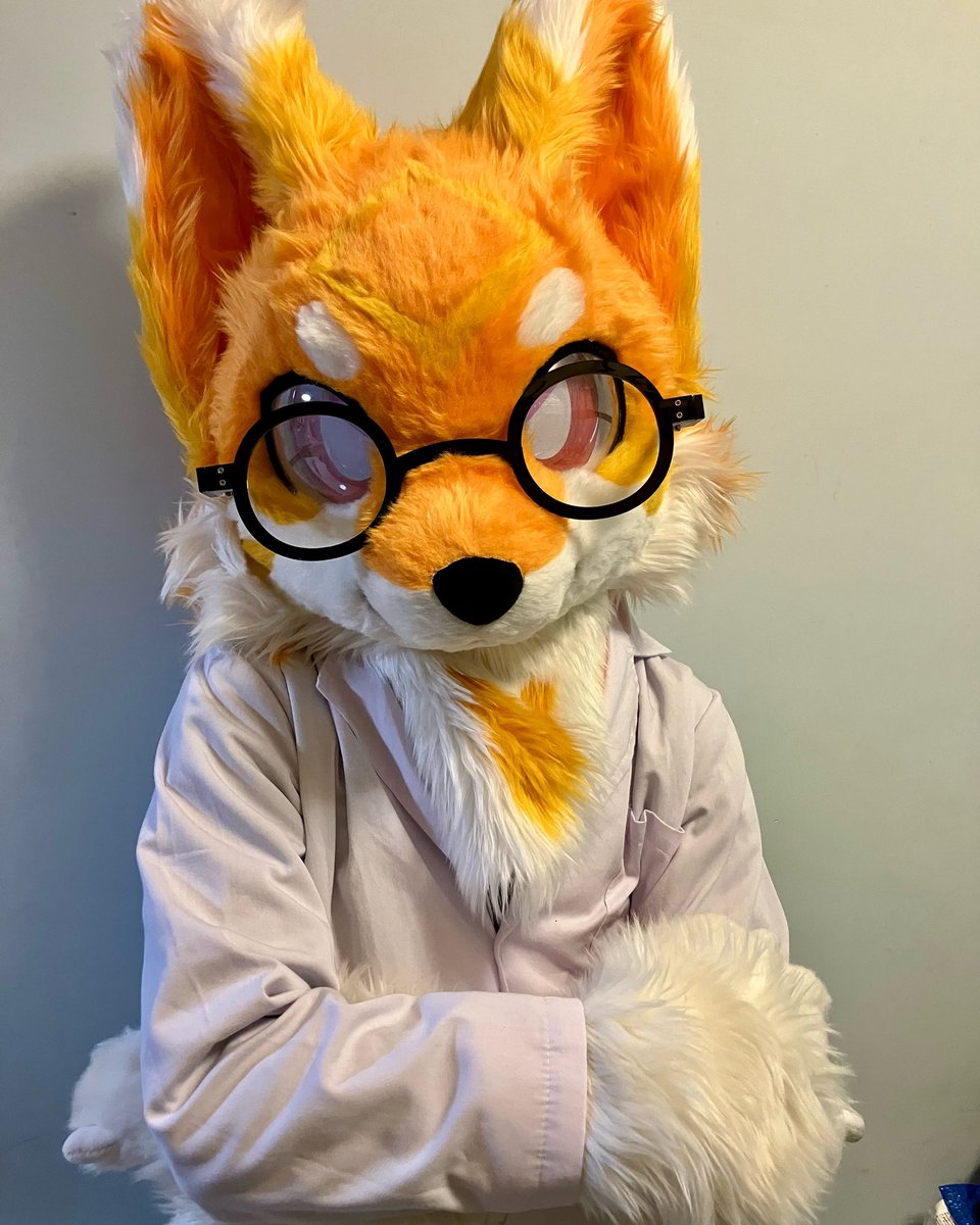 哦你好
請問哪裡不舒服呢
#FursuitFriday