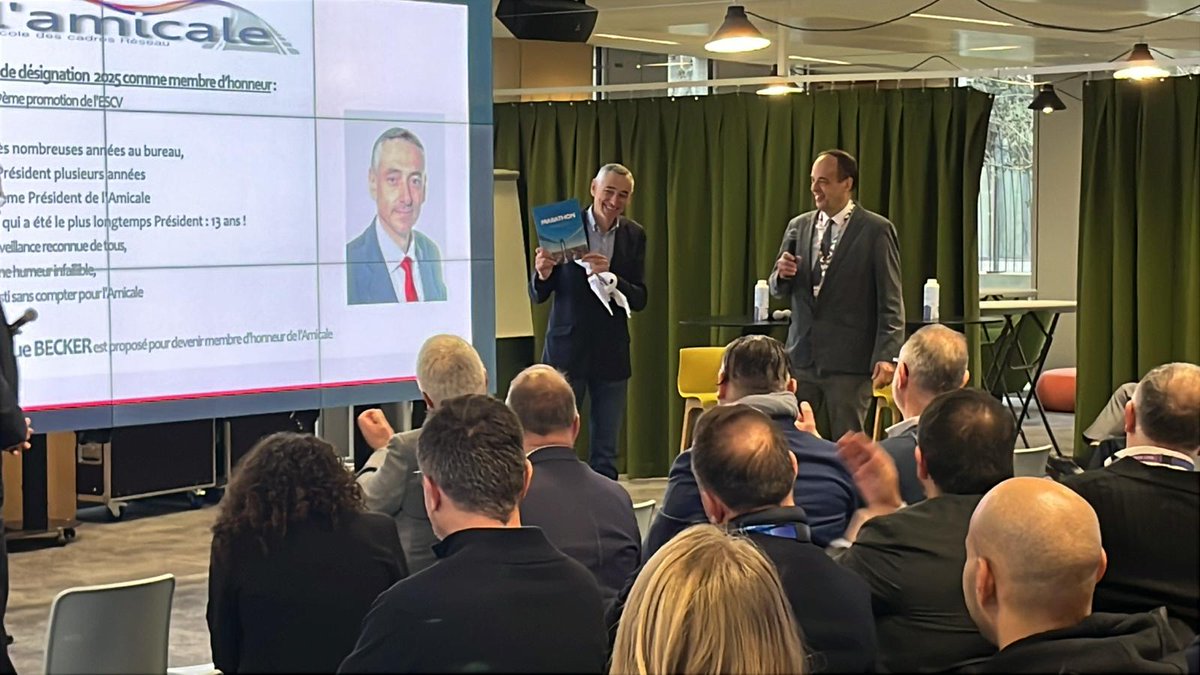 C'est sous des applaudissements nourris que Dominique dixième Président de l'Amicale pendant treize ans devient membre d'honneur de l'Amicale. 
Un livre sur 42 marathons mythiques lui est remis, clin d'œil à ce grand sportif qui participera le 12 avril 2025 à celui de Paris