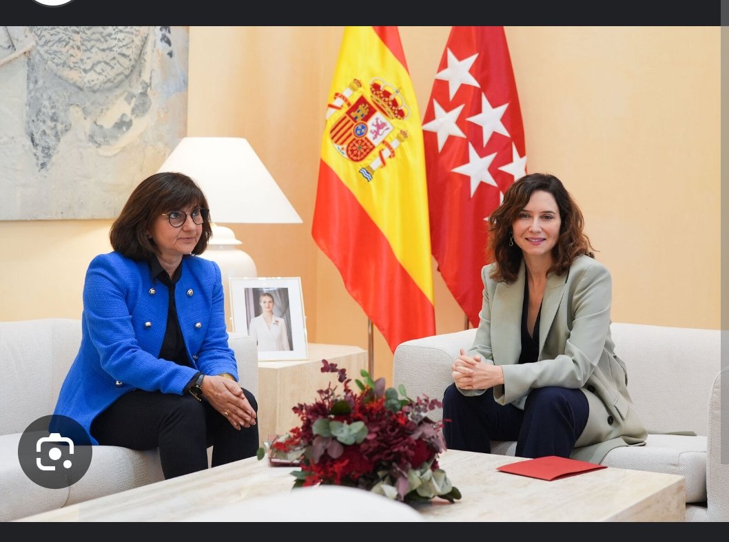 Véase aquí a la Fiscal Lastra con Ayuso: AMIGUIS.
Ayer declaró para intentar hundir al Fiscal General y la prensa de derechas dando por deterninante su declaración  para tumbarse al Fiscal General🤷🏼‍♀️
Que no se diga más!👇😠