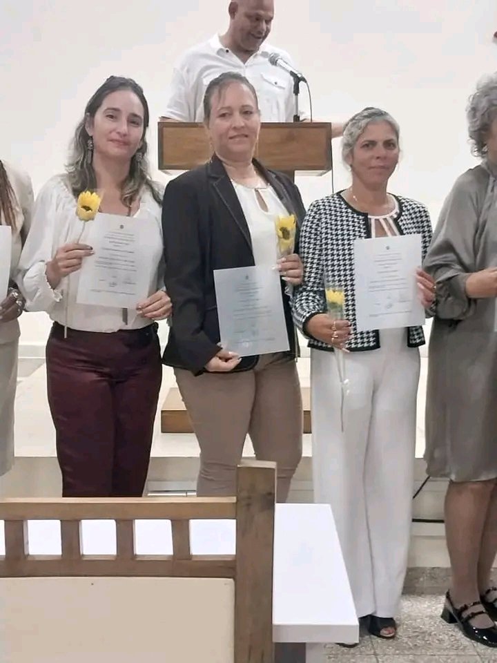 ⚕️En el día de la Ciencia Cubana el <a href="/hospital_ali/">Hospital Provincial Ciego de Ávila</a> premió a investigadores destacados, y  otorgó el Sello 40 Aniversario del CNSCS a los Doctores Blanca Rosa Rodríguez y Roberto Melo Sánchez.

#CiegodeAvila #CubaPorLaSalud <a href="/rocdecubano/">Roberto Carlos</a> <a href="/JHGcasanova/">julio Heriberto Gómez Casanova</a>