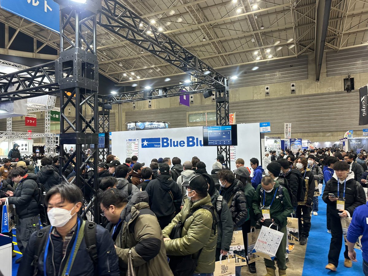 BlueBlueFishing's tweet photo. 釣りフェス初日！！
沢山のご来場ありがとうございました🙇‼️‼️

今年は昨年より物販在庫量を2倍以上準備いたしました🙏

より多くのお客様に喜んでいただけているかと思います。

そしてまだまだ釣りフェスは続きます🎣

明日以降も皆様のご来場をスタッフ一同お待ちしております！！✨✨✨ https://t.co/ECUrimr6pB