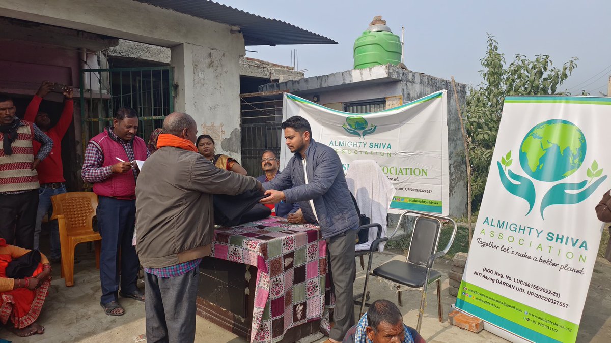 AlmightyShivaa's tweet photo. Our Association distributed blankets to the needy people in village Shahpur B.K.T, Lucknow. On this occasion blankets were distributed to hundreds of poor and needy people in the presence of Shri Rajesh Kumar Ji, (Chief Guest) Deputy Director - Agriculture Department, Govt of UP. https://t.co/aEtJrPBs9Z
