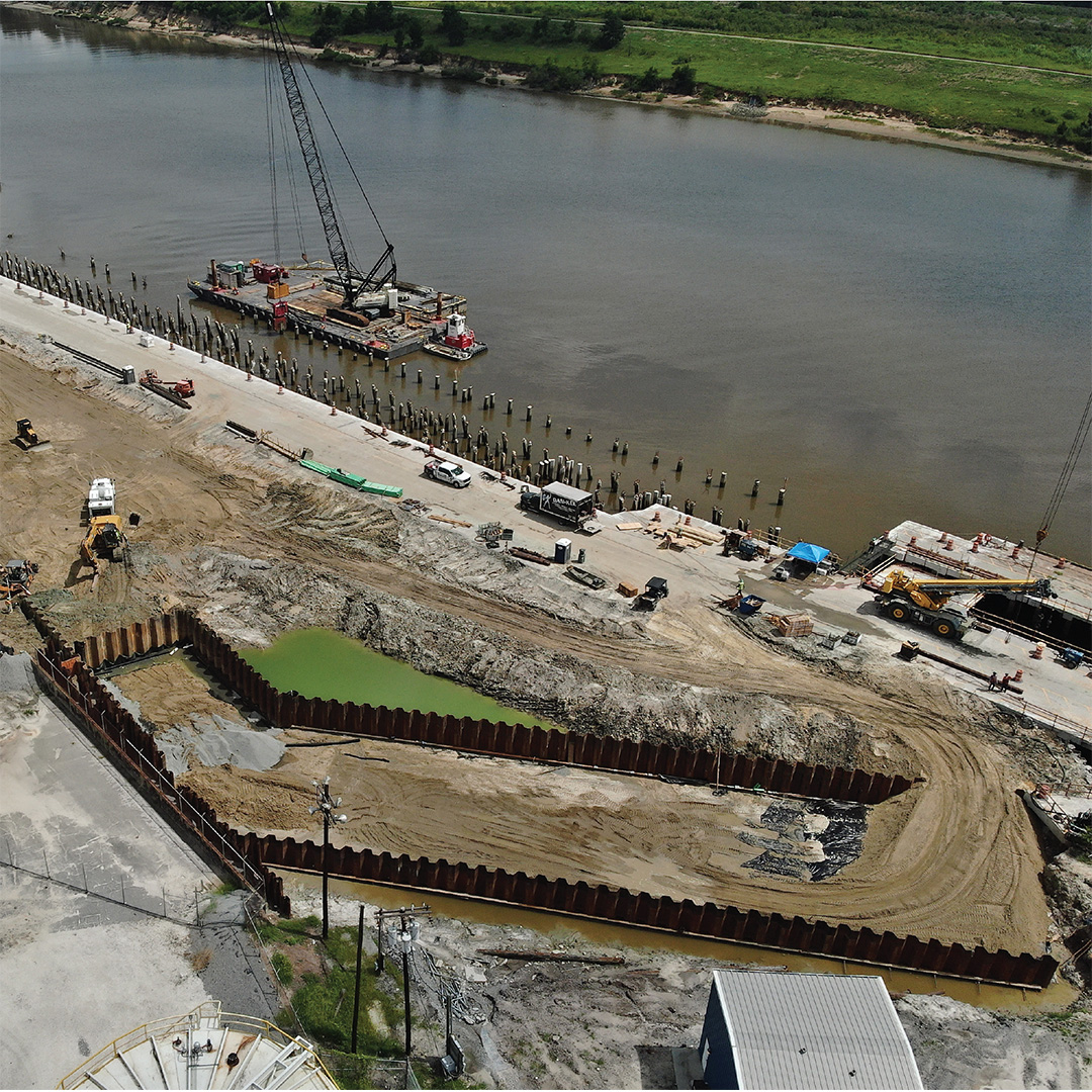 buckmag's tweet photo. The fastest-growing container terminal in America is being expanded to accommodate for TEU vessels. Coated NZ 42 sheet piles (2,100 tons) and HP 16x121 (3,200 tons) from @NucorSkyline are being used.
#Pilebuck #EandCmedia #nucorskyline #Pipepiles #sheetpiles https://t.co/HrU0RTbGiJ