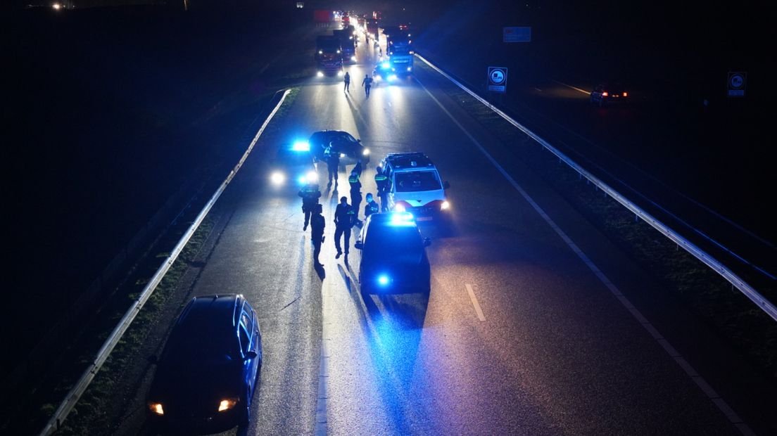 Vuurwapengevaarlijke man aangehouden: snelweg tijdelijk dicht