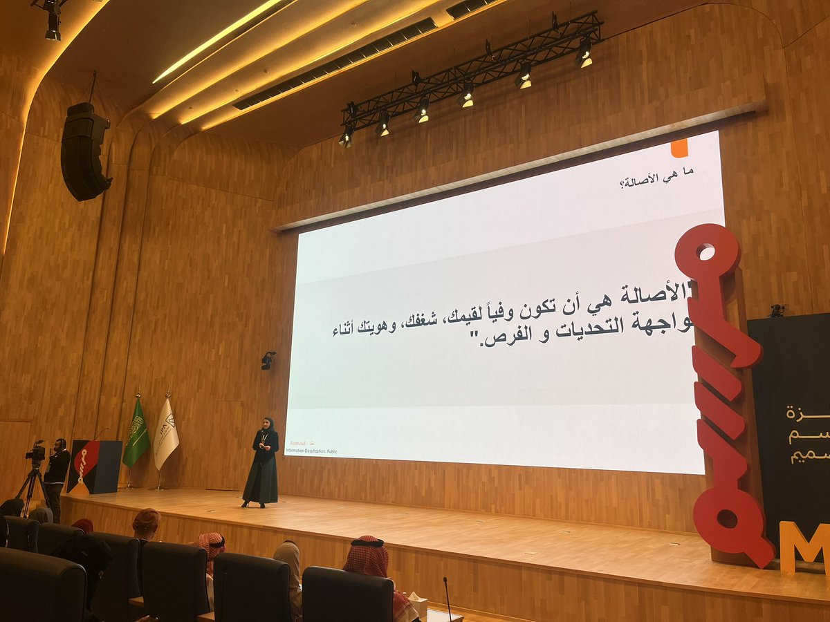 Hind_63's tweet photo. إحتفاءً بالمستقبل المصمم اليوم وتقديرًا لإبداع طلاب وطالبات #العمارة #التصميم و #التخطيط سعدتُ بحضور حفل جائزة مرسم لتكريم مشاريع التخرج في السعودية. الإبداع تجاوز القاعات ليصبح انعكاسًا لشغف ورؤية قادة المستقبل 👌🏻

شكرًا @ArchMOC على دعمها المستمر..
 دُمت فخر وإلهام دائمًا! 🇸🇦✨ https://t.co/YVsPbRadiW