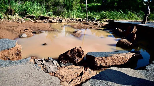 firehorse249791's tweet photo. Limpopo flood disaster: 14 drowned, homes, schools, roads and bridges damaged > https://t.co/YQ4WxeYJHF via #Capitalism💀#ClimateCrisis #SevereWeather #Storm #Flood #Waterberg #Phomolong #Limpopo #Lephalale #SouthAfrica https://t.co/7Z8jAFwWZc