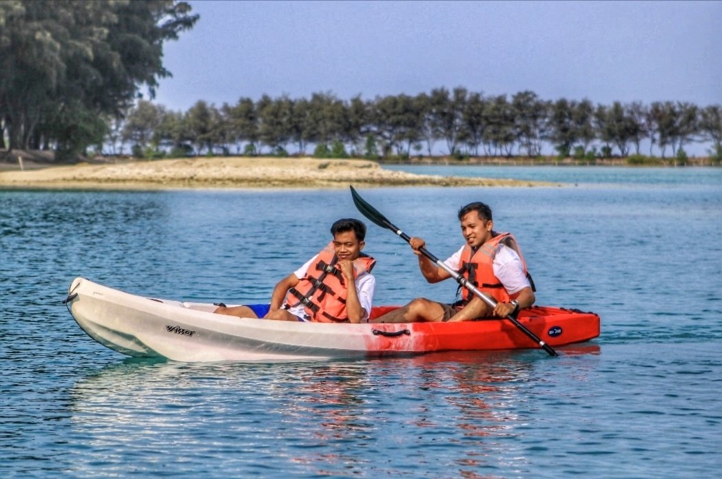 lintangindo's tweet photo. Not all those who wander are lost. Some are just finding their next adventure 🛶🏝️🌊
.

#liburan #jalanjalan #trip #opentrip #opentripmurah #privatetrip #lintangindonesia #holiday #vacation #corporatetrip #gathering #travelling #travel #indonesiaituindah #mainkesini #mainsebentar https://t.co/OTjONjZqFu
