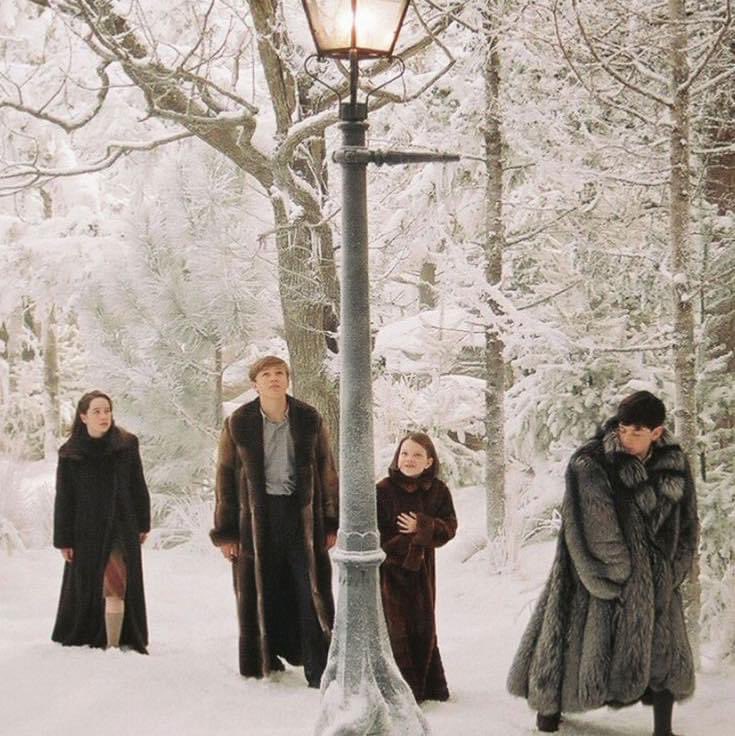 In a precedent-setting deal, Netflix has officially agreed to allow Greta Gerwig’s upcoming ‘NARNIA’ adaptation to play in around 1000 IMAX screens worldwide on Thanksgiving Day 2026.

The film will premiere on Netflix on Christmas Day 2026.

(puck.news/greta-gerwigs-…)