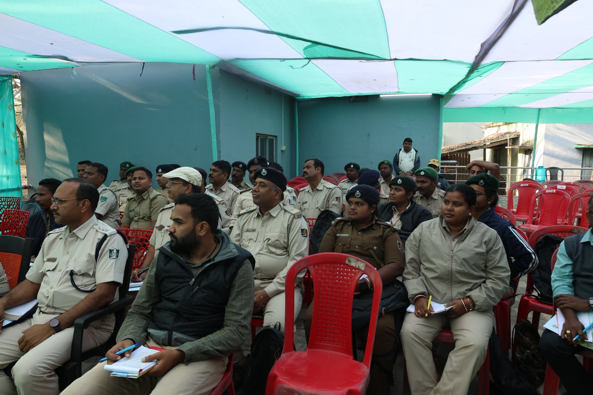 PCCFWL_Odisha's tweet photo. The Mid-Winter Waterfowl Census 2025 kickstarted with a training program at Bhitarkanika! Forest staff and wildlife enthusiasts come together to prepare for documenting Odisha’s incredible migratory birds. Every count matters.

#OdishaBirdCensus2025 #PCCFWL
@ForestDeptt https://t.co/hY4hXGXeUw