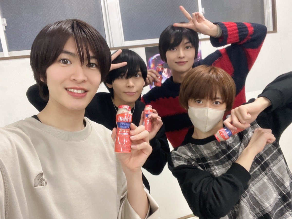 ChiguzoMizo's tweet photo. #レタステ 

歌稽古でした🎶
終わりにたいたいがヤクルトくれました🫶
シトリンすぎるぅ！！
劇中歌お楽しみ〜👶🏻👍🏻

✉️ https://t.co/Ac15V58hce