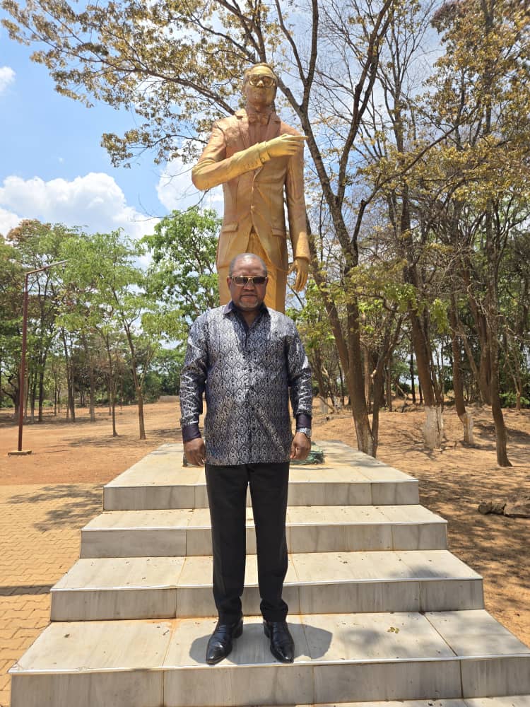 rfemassala's tweet photo. Hommage à Lumumba . https://t.co/G1UILYVl25
