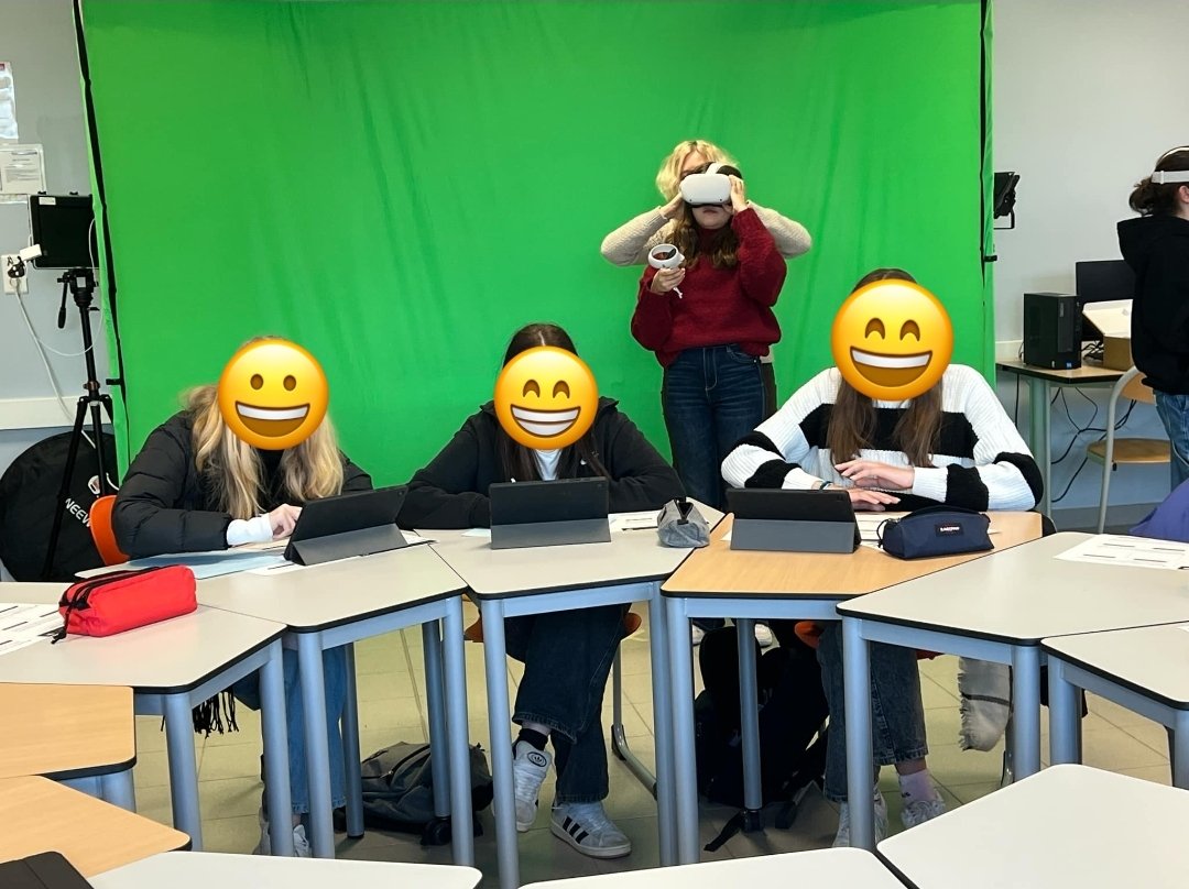 2SarresLorquin's tweet photo. Accompagner l'orientation des collégiens avec le #numérique ⤵️
Immersion des élèves de 3ème dans les métiers en #réalitévirtuelle au #lab numérique du collège via la ressource #jexplore !
Découverte de métiers proche de ses envies via l'application #AVNEER https://t.co/HgQfUqJHB8