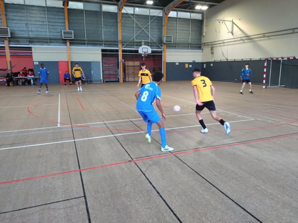 LPCarraz's tweet photo. Première place dans la catégorie Lycée Professionnel pour nos 7 élèves ce mercredi au Championnat Départemental #UNSS de Futsal à Châtillon-sur-Seine, qui permet à l'équipe de se qualifier pour le Championnat Académique ! Félicitations à eux. https://t.co/4LSzTXVVQt