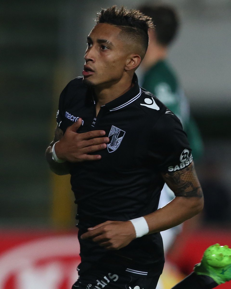 Conf_League's tweet photo. 2017 📸

⏪ Raphinha at Vitória SC 💫

#UECL | @VitoriaSC1922 https://t.co/pXAPNxpX01