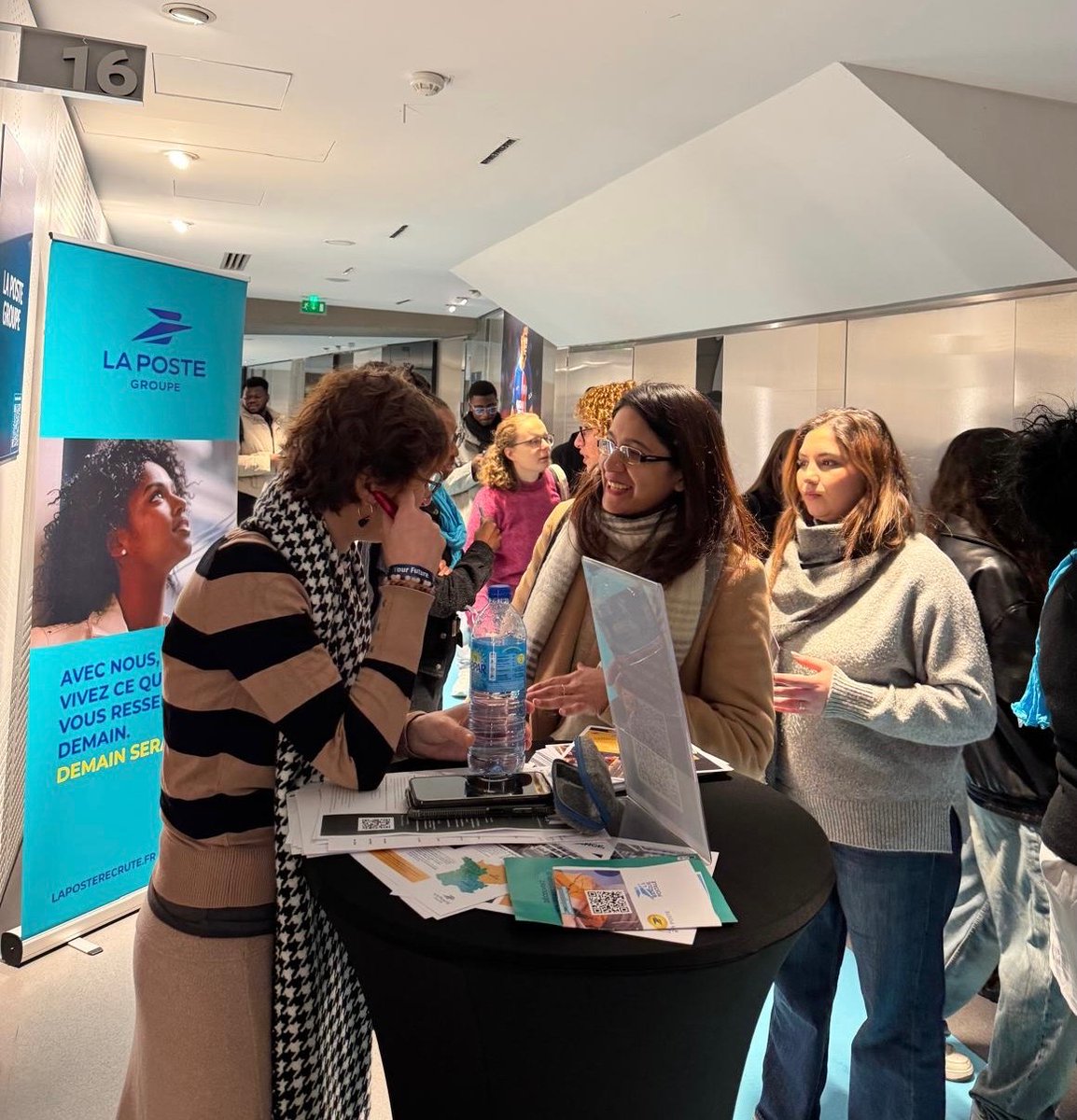 👫 [Live Salon]
Rejoignez les recruteurs du groupe La Poste au Parc des Princes pour le salon Your Future ces 17 &amp; 18 janvier pour échanger, être conseillé et trouver la voix professionnelle que vous cherchez.

➕ your-future.fr