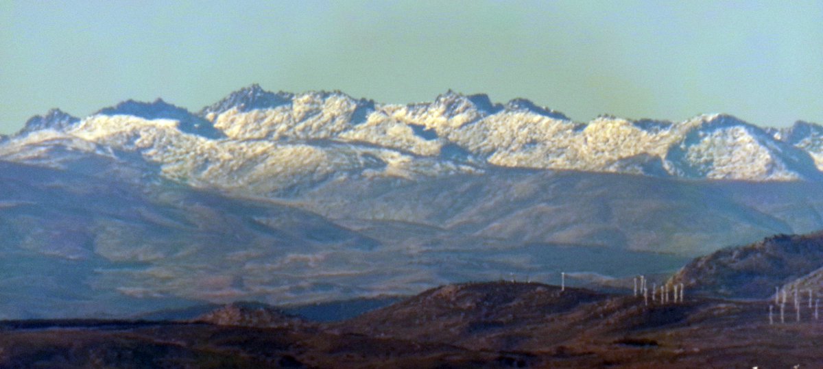 Pepeavilenho's tweet photo. Buena visibilidad para captar nuestras características sierras desde la distancia. Una pena la falta de nieve, prometo volver cuando esté☺️
Fotos tomadas desde la Cuerda Larga y Maliciosa.
Premio al que encuentre La Covatilla🤣
#Gredos #Paramera #Serrota #Avila #Segovia #Madrid https://t.co/8ojFGngwkR
