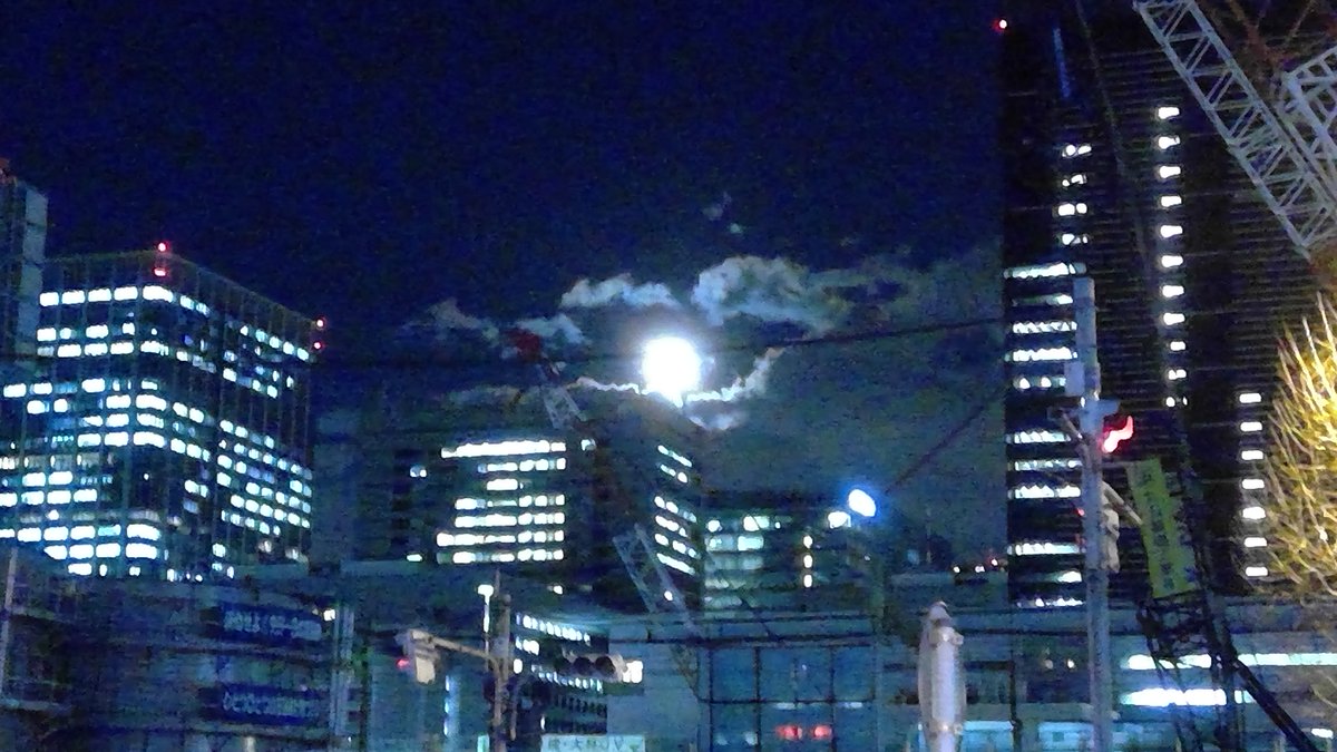 ilyf01's tweet image. 1枚目タブレットPC（マイクロソフトSurface Go2）
2枚目スマホ（iPhoneSE第3世代）

やはりスマホでしょうか。
#Microsoft_Surface #iPhoneSE