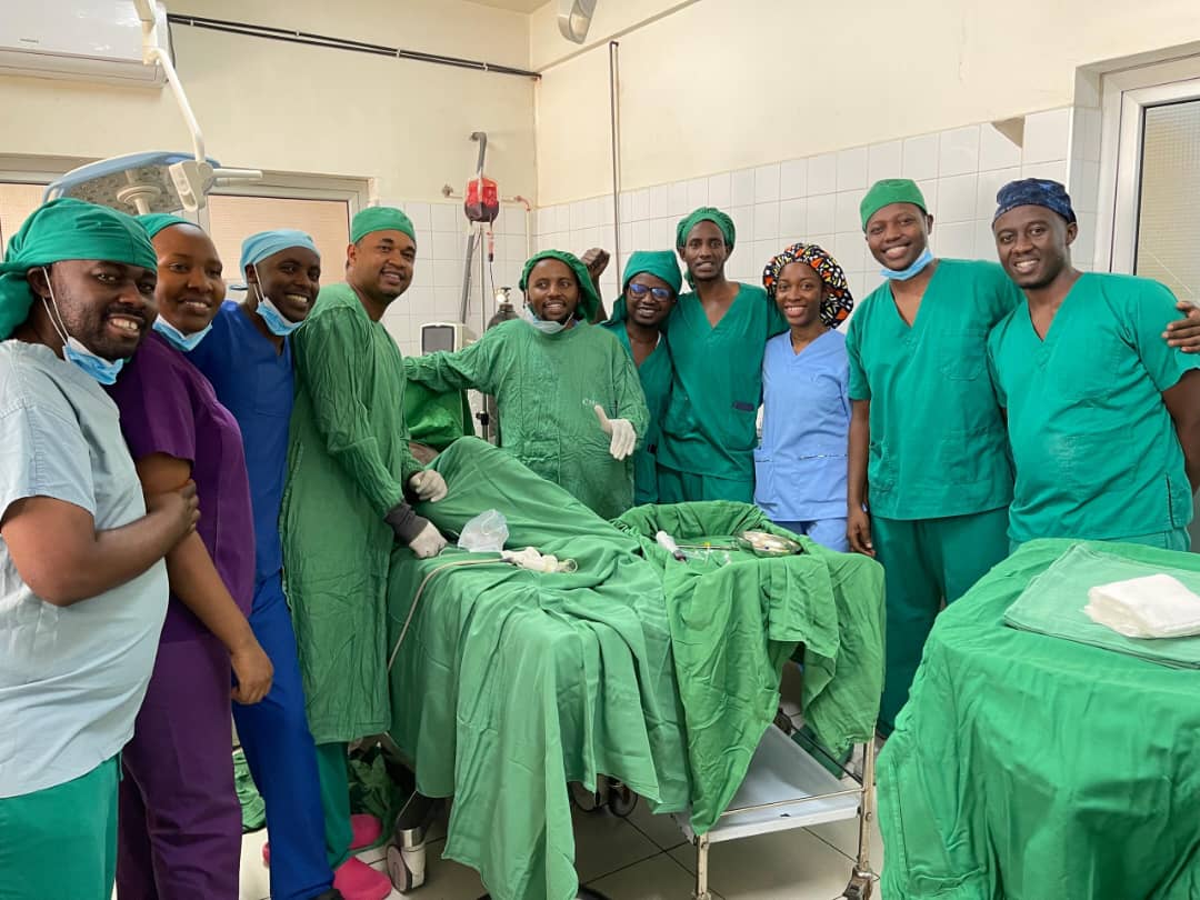 On Thursday,#CHUK's maternal-fetal Medicine Specialists performed a successful intrauterine Fetal transfusion for pregnant woman at 27 wks of the gestation.The procedure is the first of its kind in #Rwanda in which the fetus has anemia caused by maternal rhesus isoimmunization...