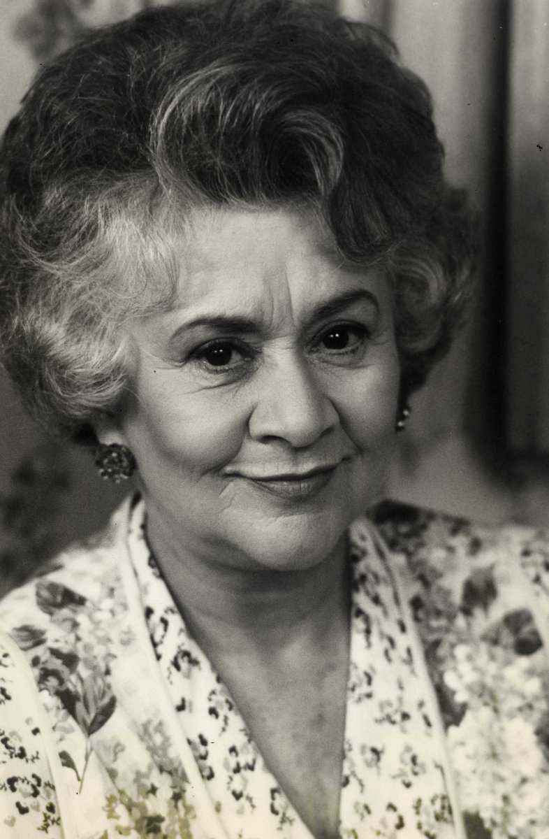 Theatres across London’s West End will dim their lights for two minutes at 7pm on Tuesday 21 January in remembrance of renowned British stage and screen actress Dame Joan Plowright, widow of Laurence Olivier, who died earlier this week at the age of 95.