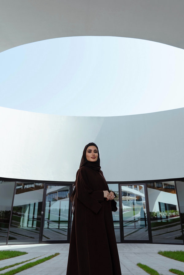 الإماراتية #ياسمين_الملا تقف وراء تصميم الدرع الرسمي لمبادرة #نوابغ_العرب 

tinyurl.com/yrs2d8na