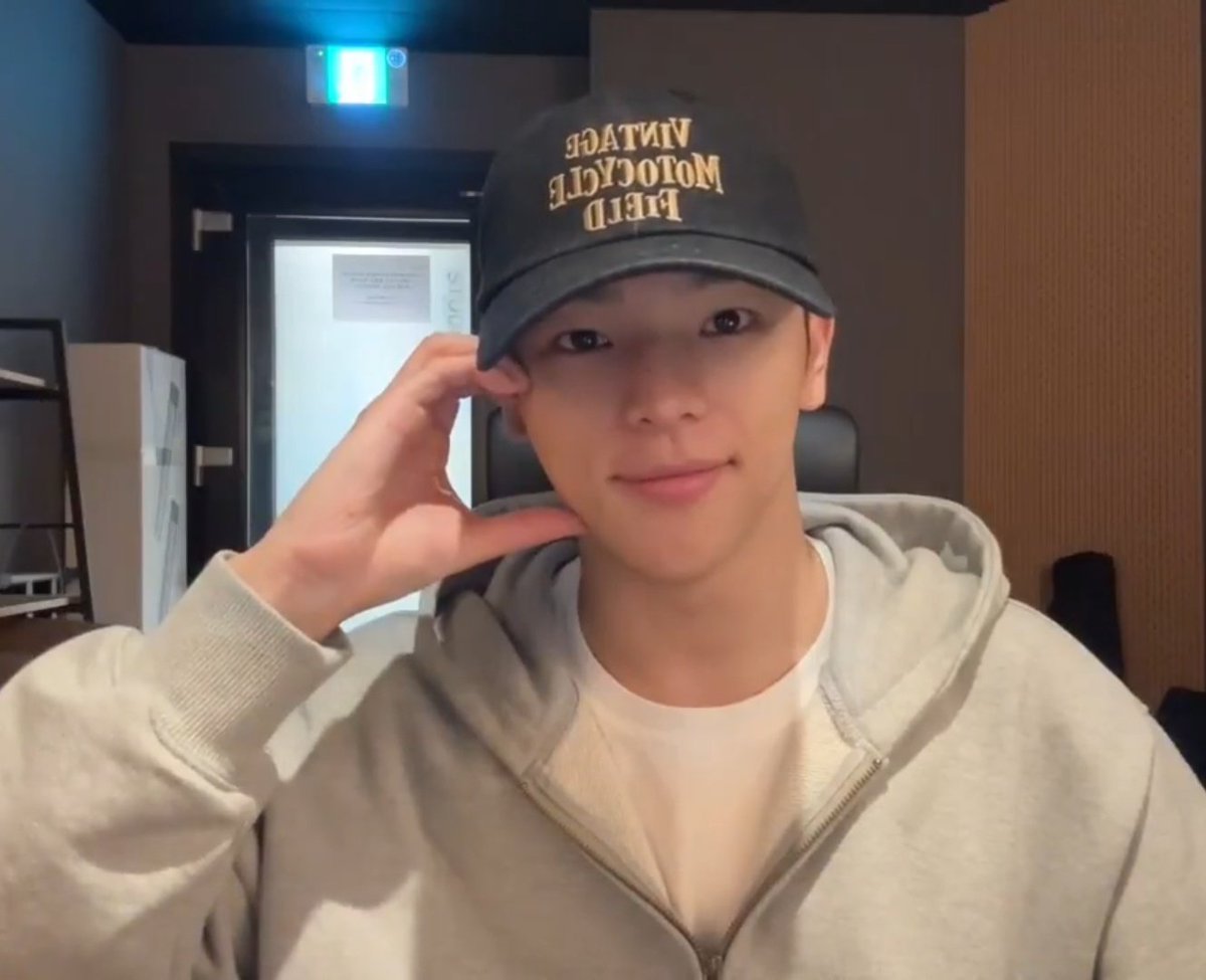 kimwoobear0325's tweet photo. もうさ、eggウジンさんが可愛くて仕方ないんよ…🥚🐻✨🪖
こんな可愛い坊やなのに、こんな素敵な良い曲を…🥹

#5AM
#KIMWOOJIN_5AM
#KIMWOOJIN  #WOOJIN  #김우진 
#우진  #キムウジン #ウジン https://t.co/RXQnuGbcDB