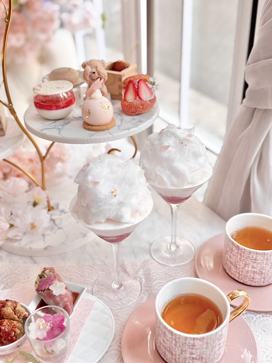 ☁︎ 🌸🫖🌸🫖 🌸🫖🌸🫖 🌸🫖🌸🫖 🌸 桜満開の店内で楽しむ🌸 【桜と苺