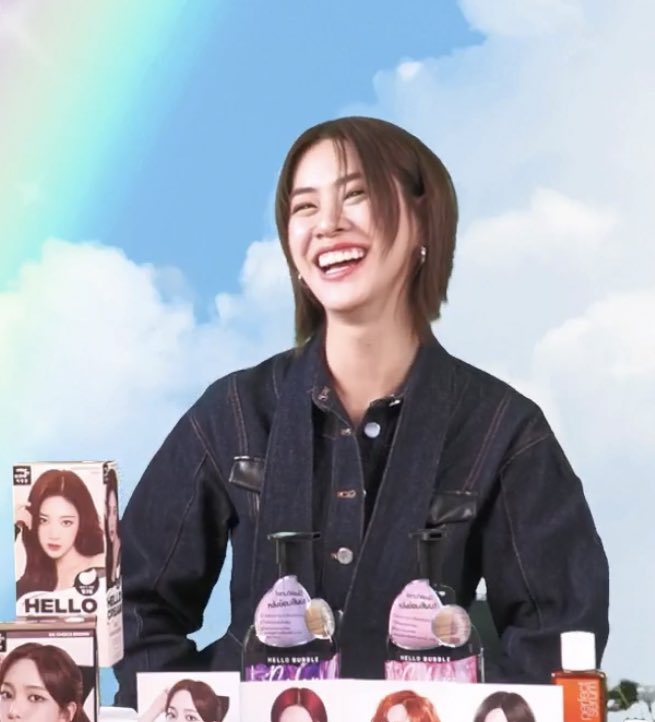 EmiThasornSG's tweet image. 😄👋🏼🧡 
🔗: m.facebook.com/story.php?stor…
#HelloColorWithHelloBubble 
#miseensceneTH #emiamily