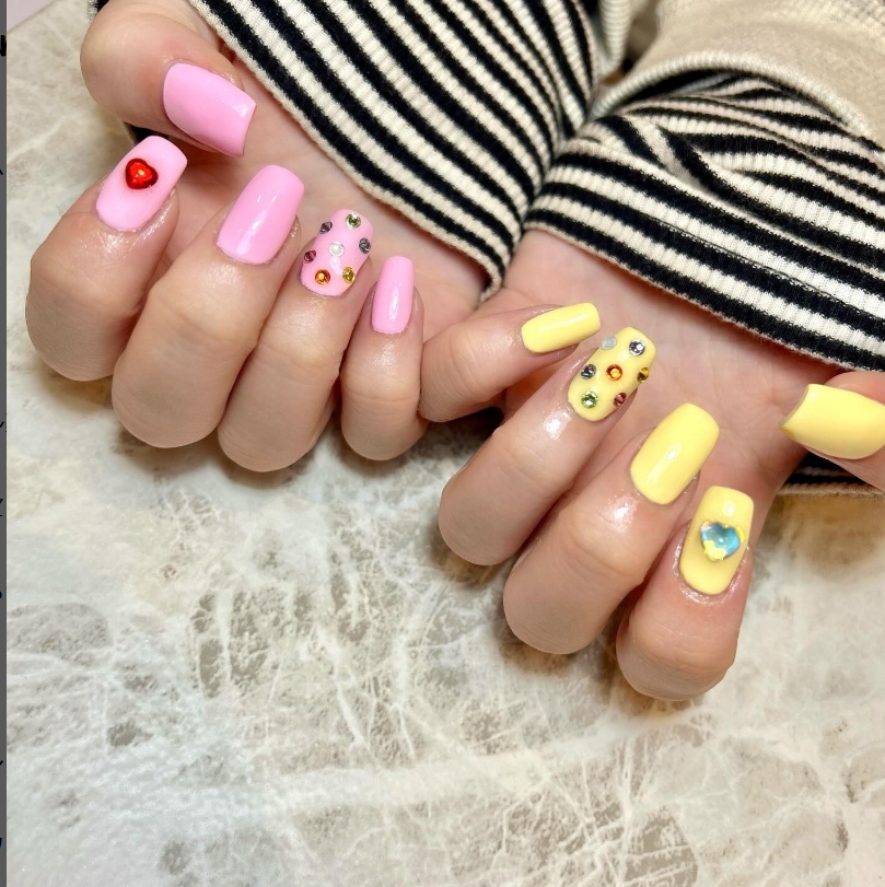 pureup0506's tweet photo. お客様ネイル💅
いつもありがとうございます❤️
カラフルなネイルが大好きなお客様🌈✨💓
今回も左右カラーを変えて🩷💛

#カラフルネイル
#原宿ネイル
#ハートネイル
#ポップネイル
#シンプルネイル
#三条市ネイル #三条市ネイルサロン #ワンカラーネイル #パラジェル #ココイスト https://t.co/1uz5Q7ydHz