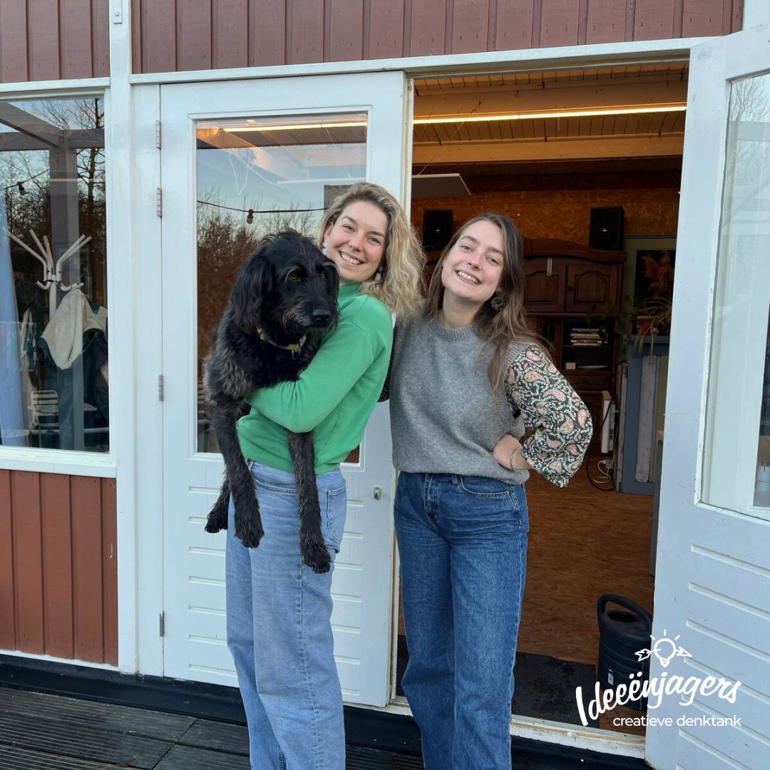 Nieuwe ideeënjagers! ✨ Ons #team is twee leden sterker. Janneke (links) en Lonneke (rechts) werken mee aan #conceptontwikkeling, #placemaking en creatieve sessies. Neem vooral contact op om kennis te maken of lees meer via de website: ideeenjagers.nl