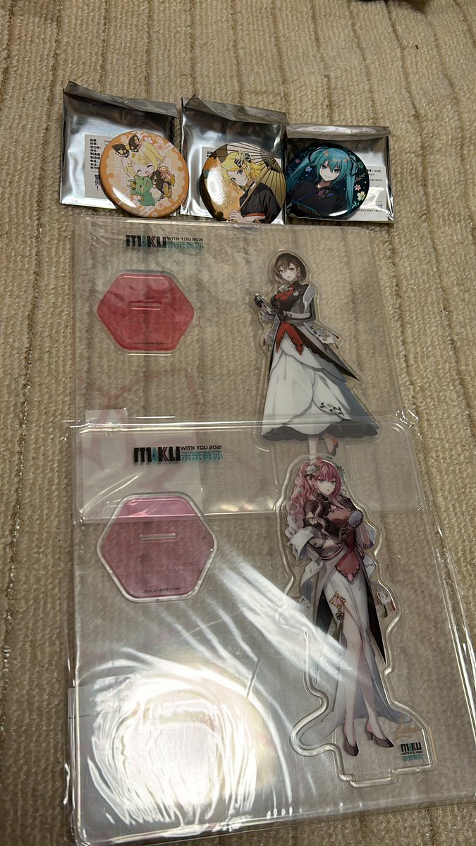 majyo2333's tweet photo. 初音ミク　缶バッジ　アクスタ交換

譲り：MWY2021アクスタ　MEIKO＆ルカ

求：上段のココラボ　缶バッジ　等身　ミク／レン／KAITO／ルカ

もしくは今年の雪ミクガチャガチャ、ミク缶バッジ(絵師問わず) https://t.co/ABnL5vrODN