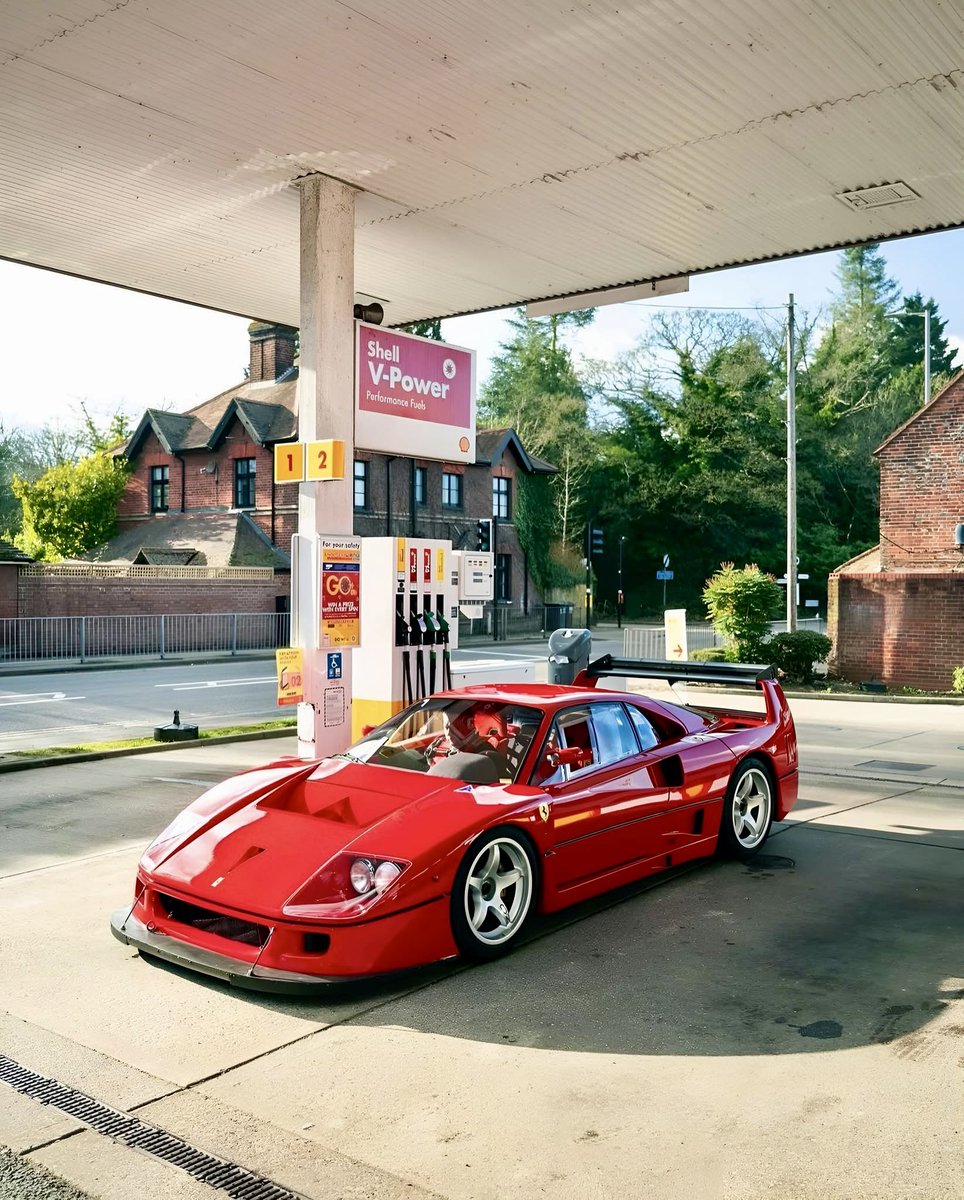 chasinglimits1's tweet photo. Ferrari Fuel Up Friday! Enjoy your weekend! https://t.co/bQnaZMHFqu
