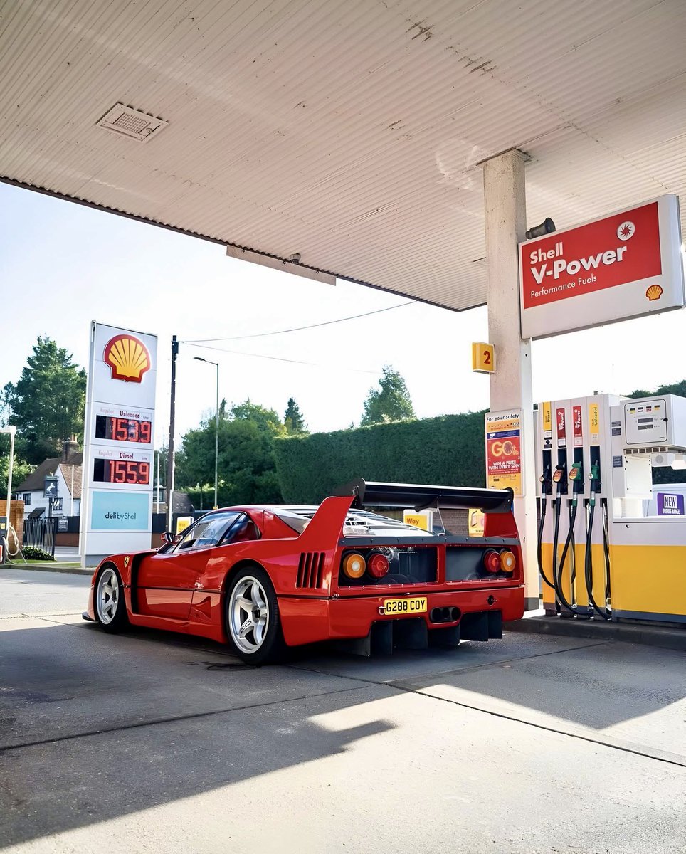 chasinglimits1's tweet photo. Ferrari Fuel Up Friday! Enjoy your weekend! https://t.co/bQnaZMHFqu