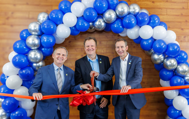 ArbBalaji's tweet photo. HARMAN Automotive's new Sunnyvale, California office is designed to be a hub for connectivity and software innovation in the heart of Silicon Valley. On January 13, we celebrated this milestone with a ribbon-cutting ceremony... #HARMANemployee https://t.co/vIz9nQGBme https://t.co/fe9OYJTrrX