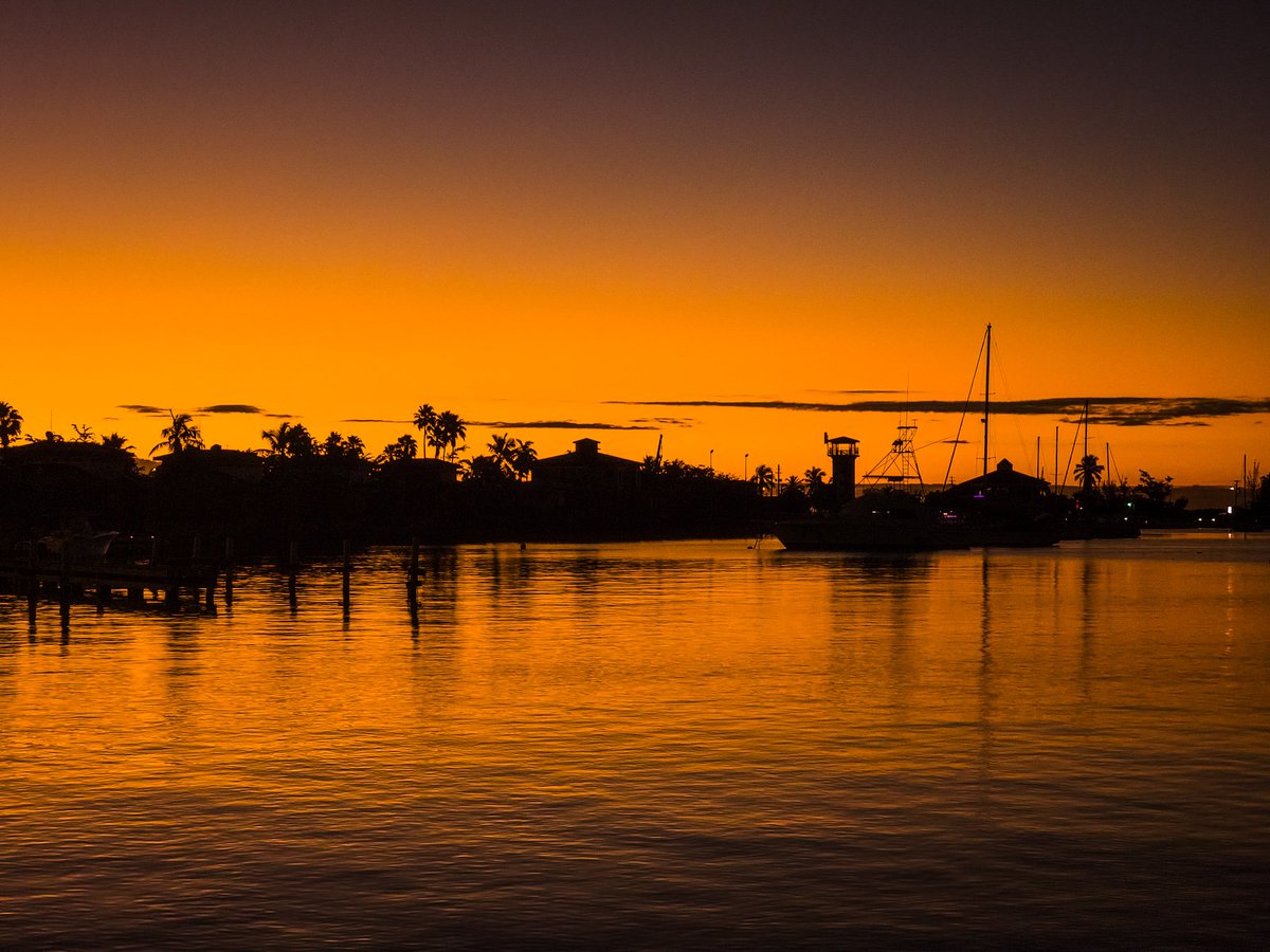 Amanecer de hoy en nuestra Perla del Sur 🇵🇷
.
.
Buenos días, familia!! 🥰