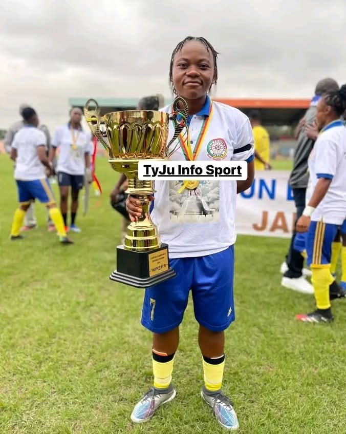 lajwelteam's tweet photo. ❌ Saison terminée pour Raissa Nnanga Ebolo. L'attaquante de Lekie filles est contrainte d'abandonner ses coéquipières en pleine saison pour cause de blessure.
#GuinnessSuperLeague
#LFFC
#MadeOfBlack
#LekieFF
#lajwelteam https://t.co/FfmOTLcjM3