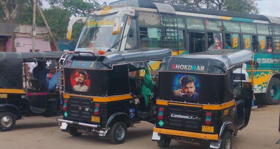SagarSultan171's tweet photo. Happy to see dhanveerah's photos next to DBoss everywhere ���🔥

Future Mass cutout of KFI 💯💥

#DBoss #DevilTheHero https://t.co/E2lq4Tbh9T