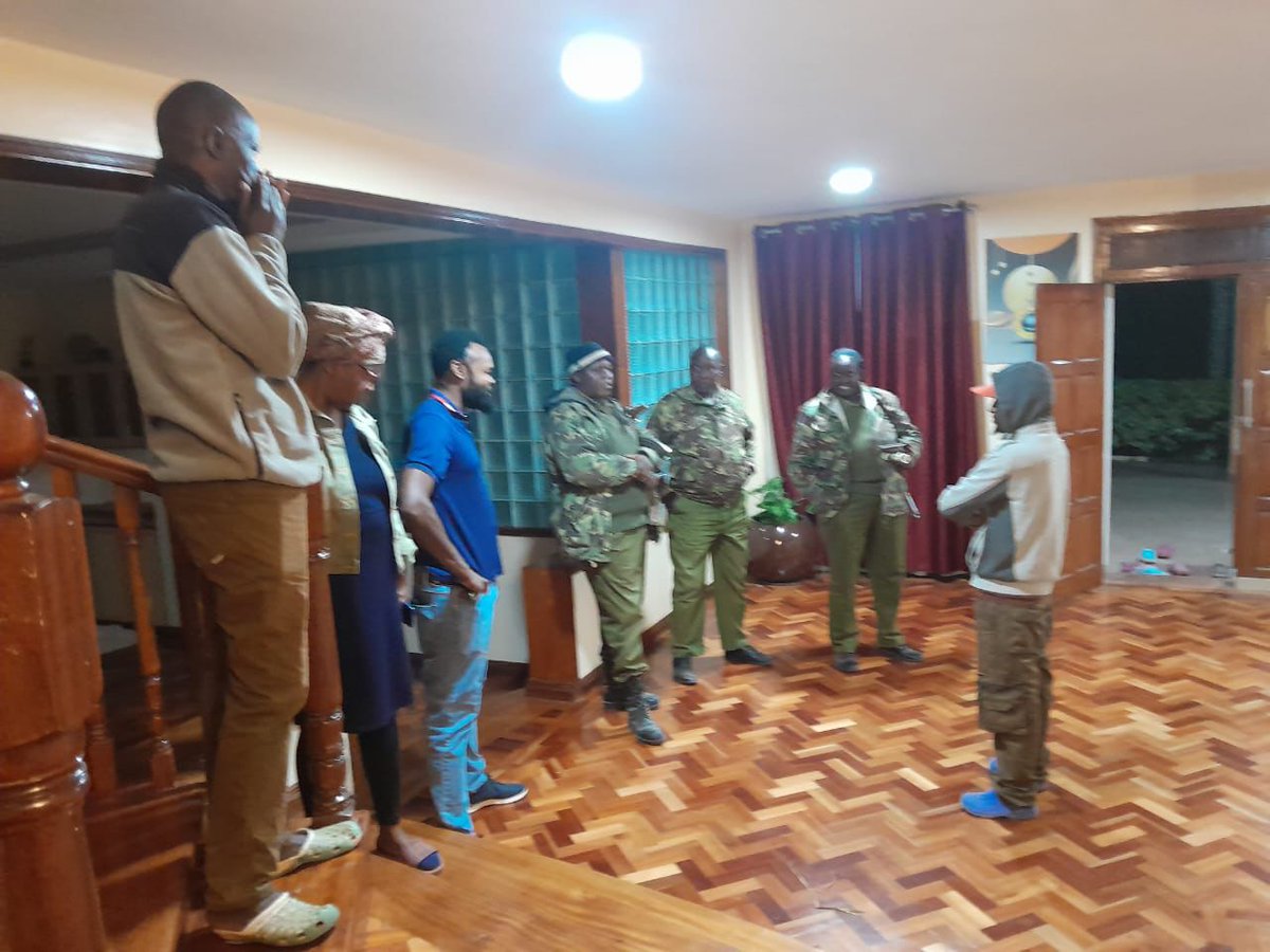 KinyuaShakur's tweet photo. The attack on @BookerBiro is a clear gesture that the state has fear over those with the ideology to change this country
#Handsoffbooker
#Handsoffcpmk https://t.co/CAPAIEnzOK