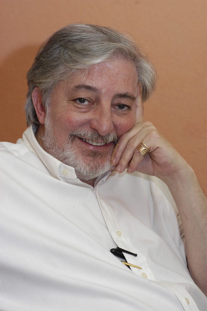 Lamento muchísimo y me deja desolado la muerte de Ignacio Fontes, alma del semanario Interviú como redactor jefe, subdirector y director, el cargo no importaba, fue siempre el buen guía de la redacción. Uno de los mejores periodistas de su generación... sin empresas a su altura.