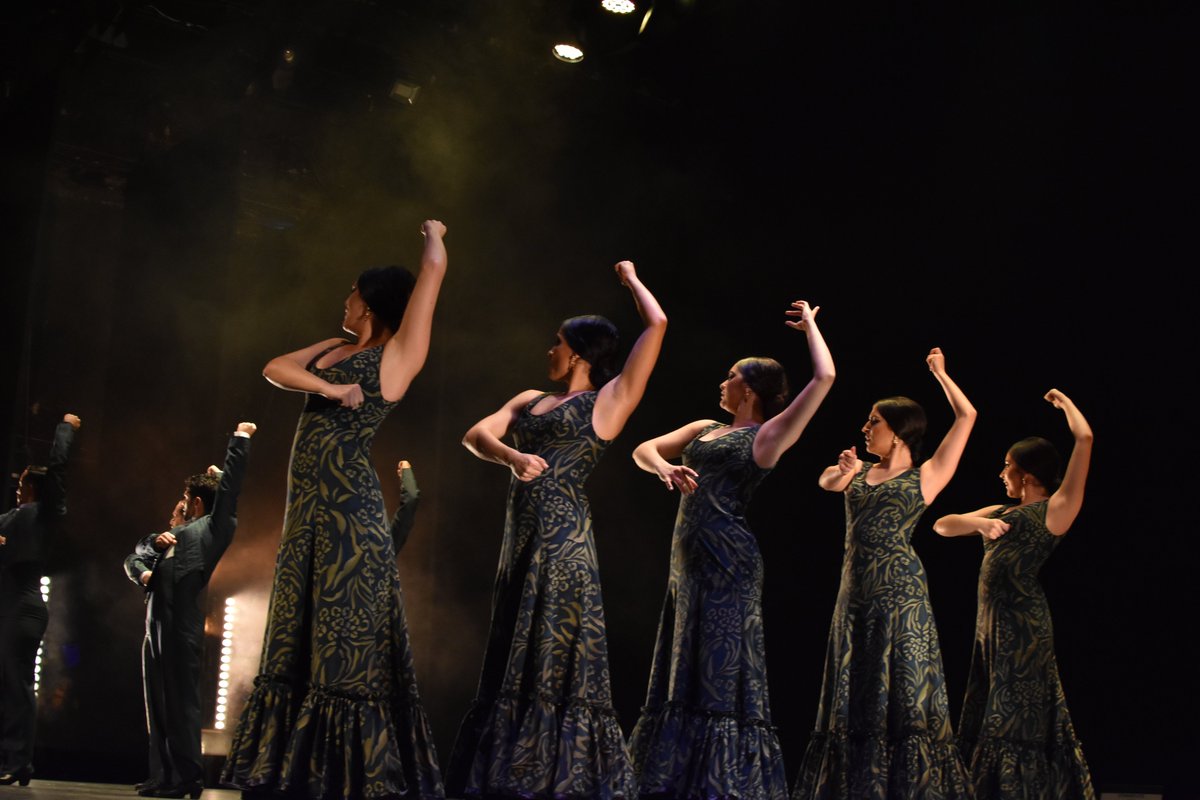 CulturaCuenta's tweet photo. El Ballet Flamenco de Andalucía sigue de gira por tierras chilenas con el espectáculo 'Tierra Bendita', dirigido por
@PatriGuerreroGR 

📌 Hoy en en Iquique
📌 21 ene en Pudahuel 

https://t.co/5LfW0g1XHH

@CulturaAND @iaflamenco @AndaluciaJunta https://t.co/zAofEKnfu5