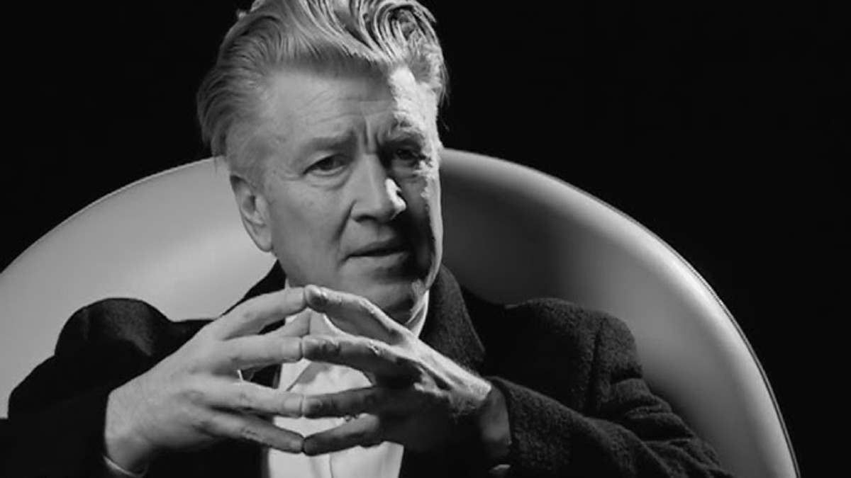 canahmetcelikk's tweet photo. Önümüzdeki 10 gün boyunca David Lynch filmleri izleyip hakkında yazılmış kitapları ve yazıları okuyacağım. Bir de bir filmi üzerine bir yazı yazacağım.

Bu tarz insanları anlamaya çalışmak, eserleriyle yaşatmak gerekiyor diye düşünüyorum. https://t.co/uV0A3bipt4