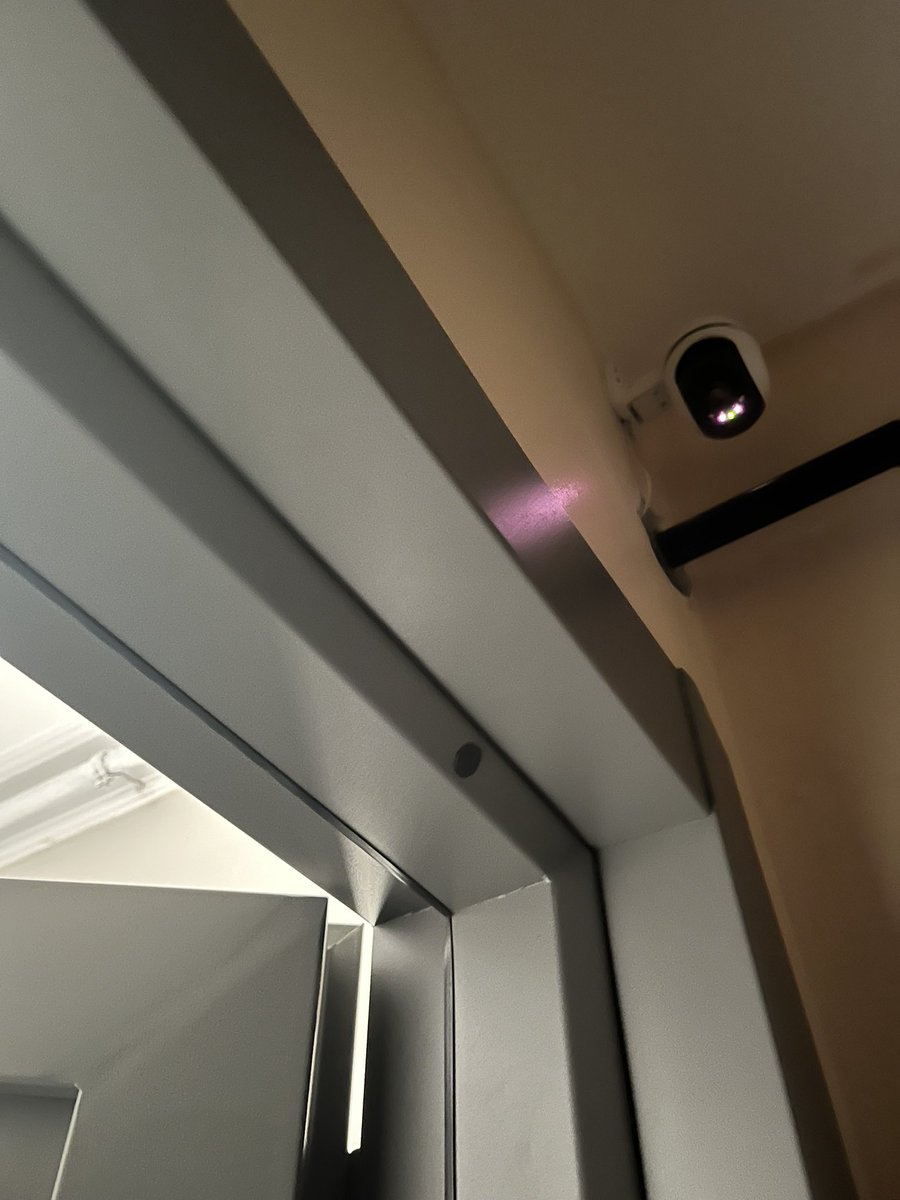 36 yaşındayım 2 çocuğum var  kamera icat edildiğinden beri kapımızda hep kamera oldu akdkdl 
Dün akşam 10’20’de yürüyüşe çıktım daha 100 metre uzaklaşmadan” bu saatte niye dışarı çıktın  “ diye aradı babacığım :)