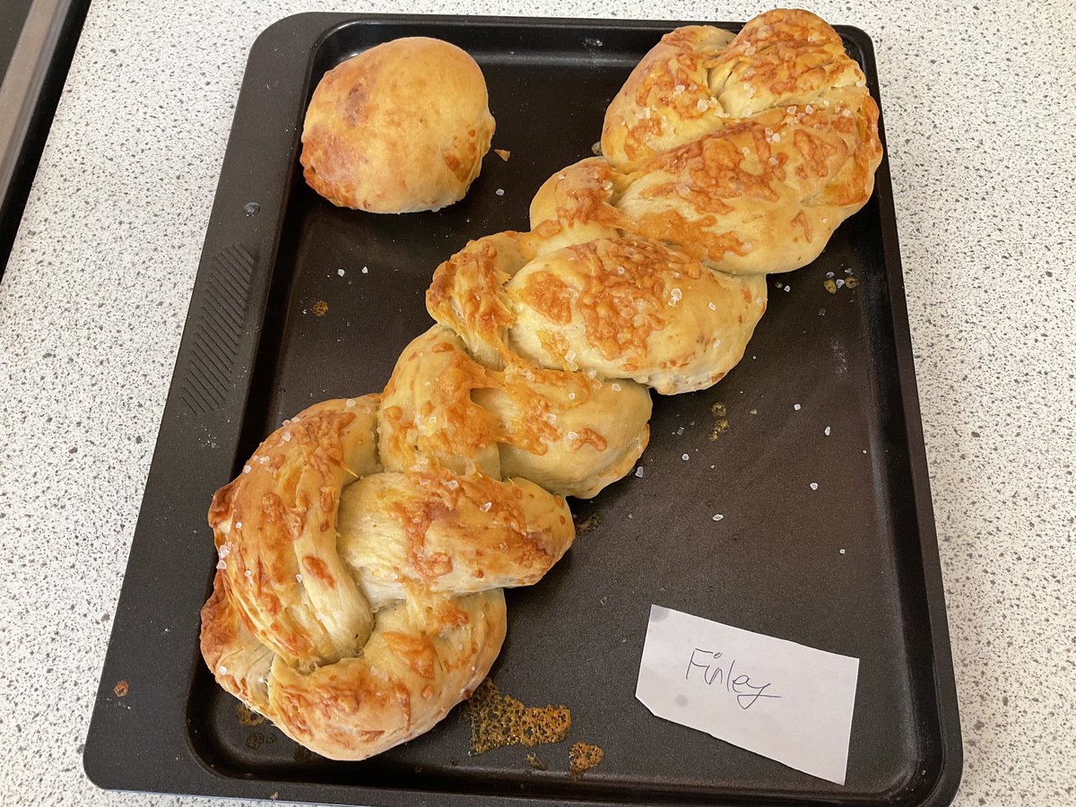 ArthurTerrySch's tweet image. Year 10 students have been perfecting their bread-making skills, crafting loaves so impressive they could rival Paul Hollywood’s signature bakes. 

Well done, Year 10s! 👏🍞 

#BakingStars #FutureChefs @the_atlp