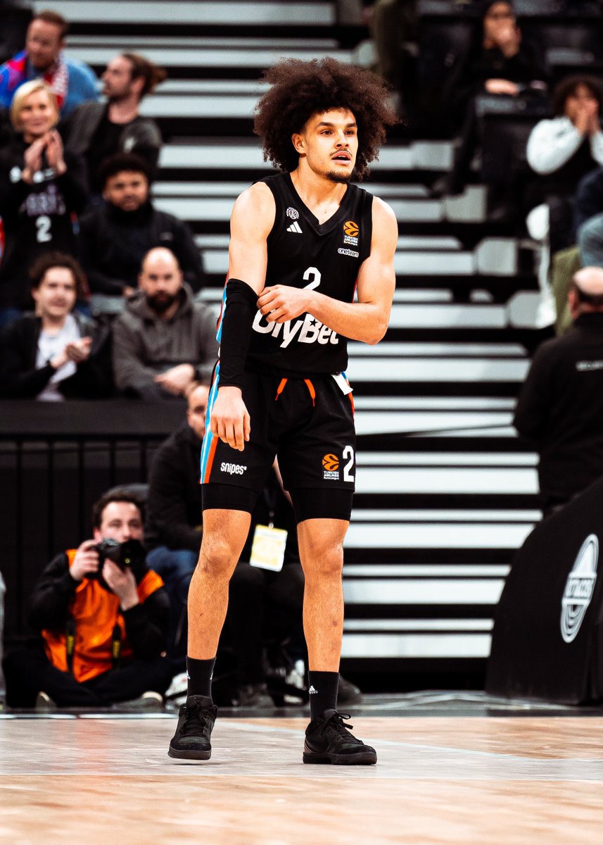 On parle pas assez de la première saison de <a href="/thenadirhifi/">Nadir Hifi</a> en EuroLeague 😳

17e meilleur marqueur avec 14.3 ppm, déjà, mais surtout il sort du banc et joue 18 minutes par match 

Les 16 devant lui sont titulaires et jouent au moins 25 minutes par match 👀