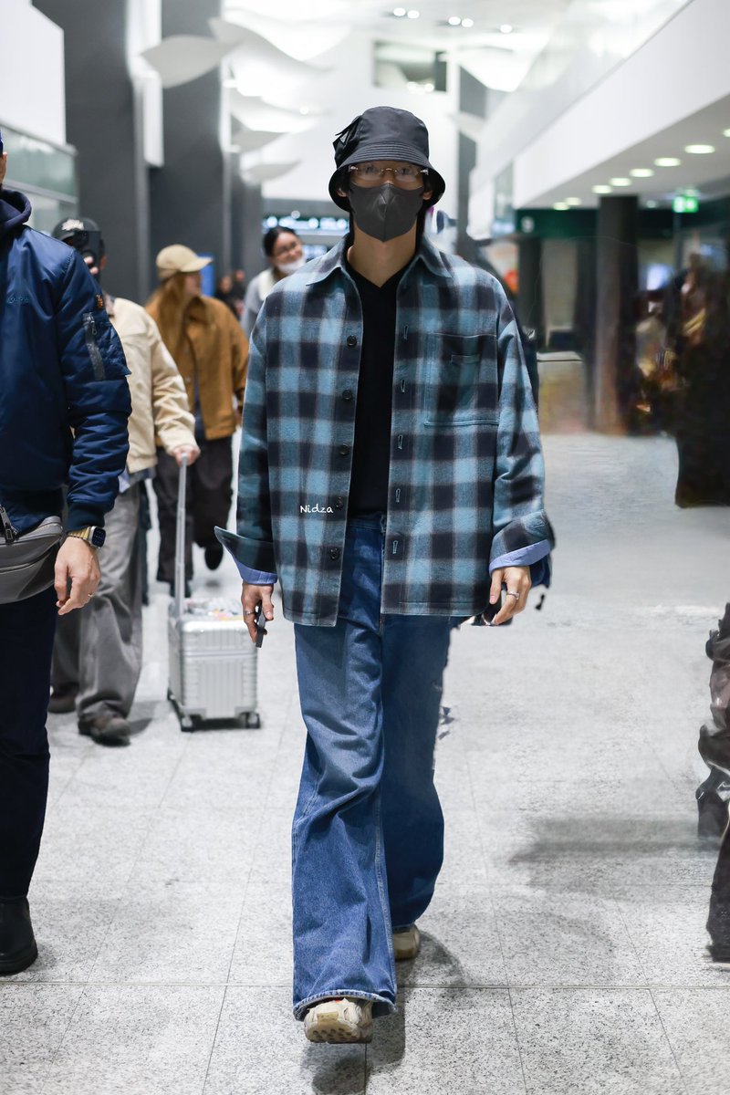 _fairy301_'s tweet photo. Prada 🧢 
Gentle Monster 👓 
TiffanyAndCo. 💍
Puma 👟

WIN MFWFW25 IS CALLING

#PRADAFW25xWin
#PradaFW25 
#PradaxWin #Prada
#winmetawin https://t.co/5ws2A5cWCR