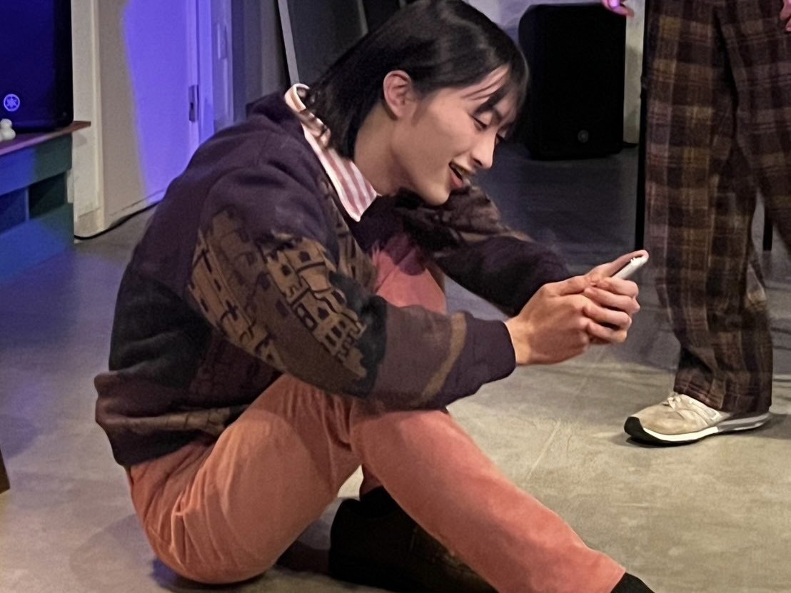 nigeki_huyu2's tweet image. 初日、ご来場ありがとうございました！
無事に開幕できて一安心。残りのステージも駆け抜けます。

明日は
13:00〜／18:00〜
の2ステージです。当日券あります！
明日も劇場でお待ちしております。

また、ご感想を #言おうと思って をつけてポストしてくださいますと座組一同励みになりますので何卒！