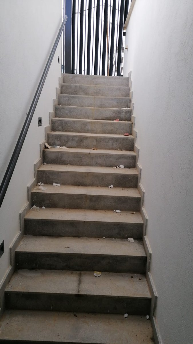gracianomn's tweet photo. @metrovacesa Y,ojo! que estamos hablando de una promoción que se está entregando ahoramismo en Sevilla. La Constructora Cartuja, complice de todo esto. Entregó la obra isn los grupos de presión encendidos y sin ningun tipo de limpieza de final de obra. culpables Metrovacesa y Cartuja. https://t.co/YFvuONdWVW