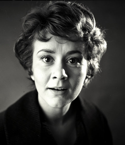 _AngelaLansbury's tweet photo. Very sad news: Farewell to the legendary Dame Joan Plowright, who passed away at the age of 95. 

What a life and incredible talent! R.I.P. https://t.co/xnh9dYrxW3